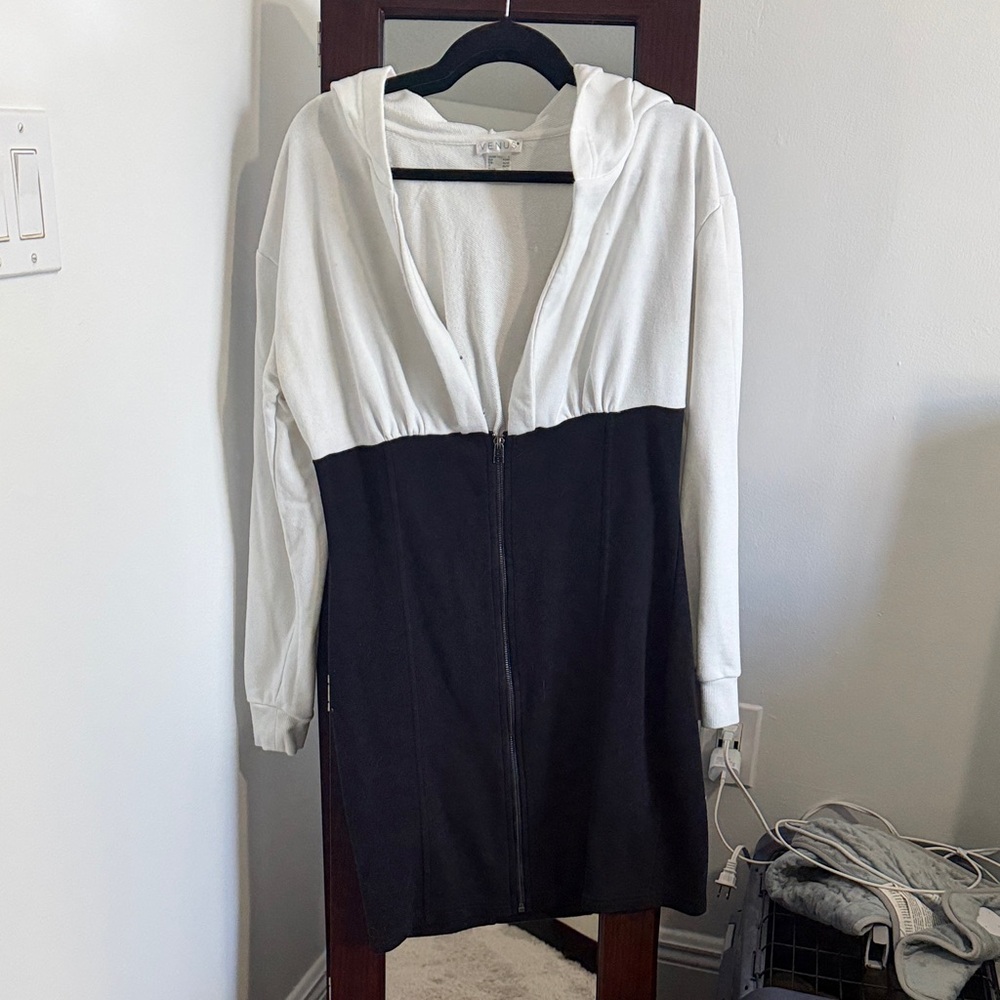 VENUS White Garment Tag